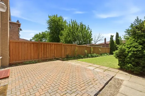 10 Ashcroft Court Vaughan ON L4L 1H2