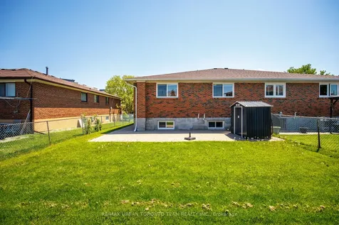 82 Button Road Vaughan ON L4L 1J8