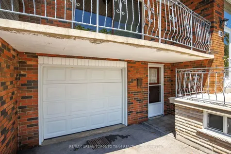 82 Button Road Vaughan ON L4L 1J8
