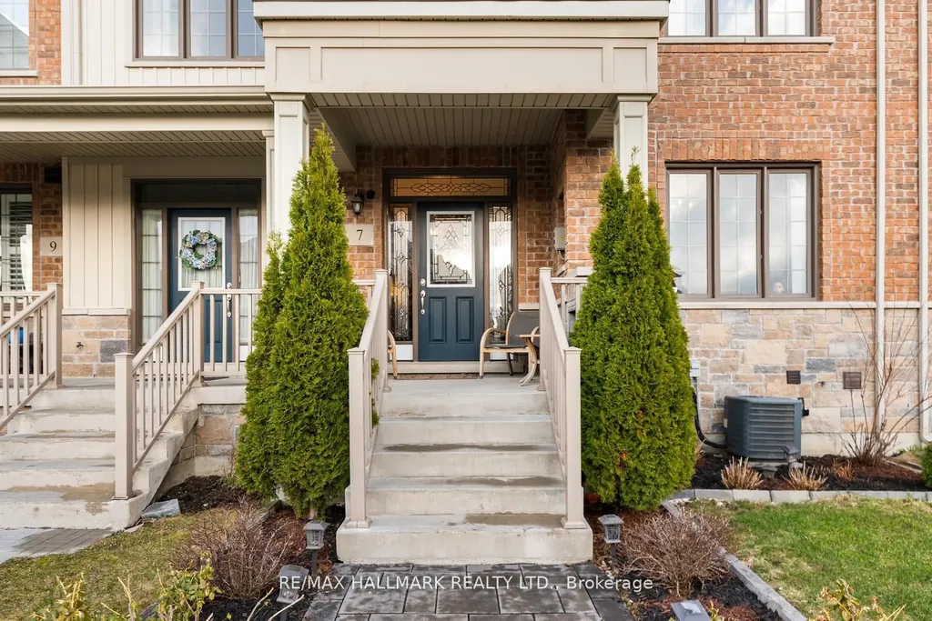 7 Carratuck Street East Gwillimbury ON L9N 0S5