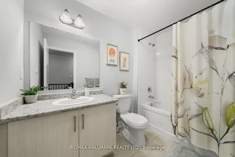 7 Carratuck Street East Gwillimbury ON L9N 0S5