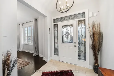 7 Carratuck Street East Gwillimbury ON L9N 0S5