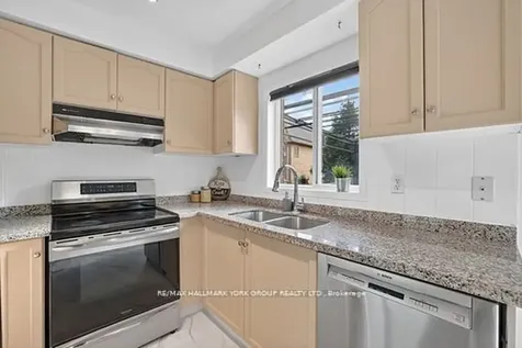 82 Baywell Crescent Aurora ON L4H 7N4