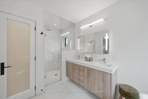 116 Lucas Street Richmond Hill ON L4C 4P5