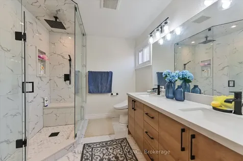54 Bauer Crescent Markham ON L3R 4H4