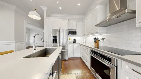 11 Peter Miller Street Aurora ON L4G 0W4