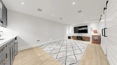 11 Peter Miller Street Aurora ON L4G 0W4