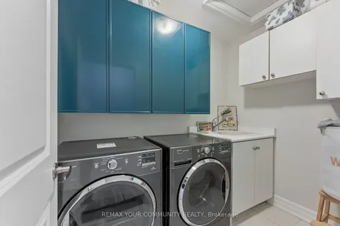 95 Alex Campbell Crescent King ON L7B 1K9