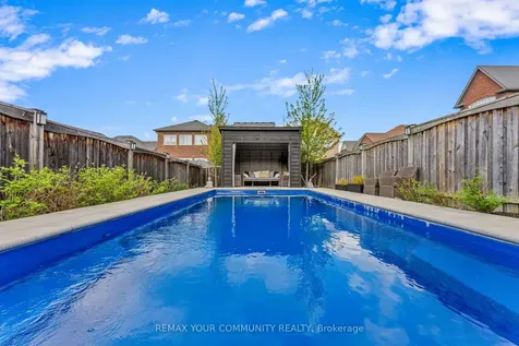 95 Alex Campbell Crescent King ON L7B 1K9