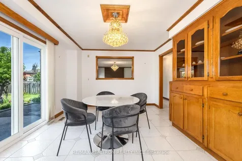 73 Saddle Tree Crescent Vaughan ON L4L 3X4