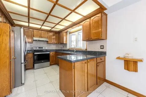 73 Saddle Tree Crescent Vaughan ON L4L 3X4