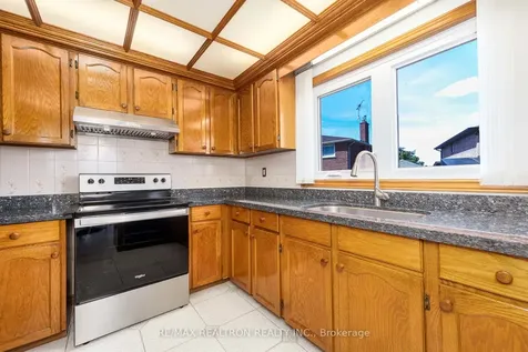 73 Saddle Tree Crescent Vaughan ON L4L 3X4