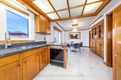 73 Saddle Tree Crescent Vaughan ON L4L 3X4