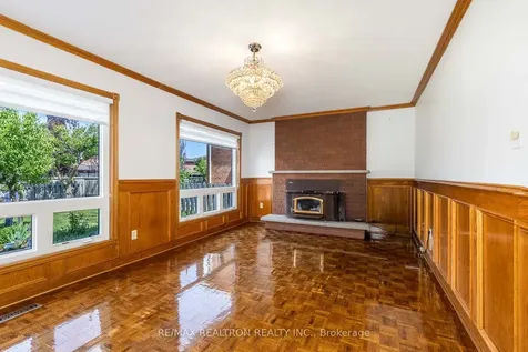 73 Saddle Tree Crescent Vaughan ON L4L 3X4