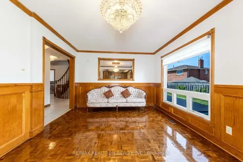73 Saddle Tree Crescent Vaughan ON L4L 3X4