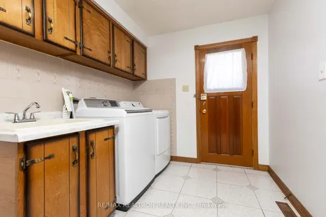 73 Saddle Tree Crescent Vaughan ON L4L 3X4