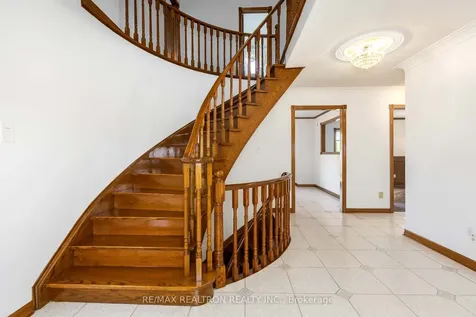 73 Saddle Tree Crescent Vaughan ON L4L 3X4