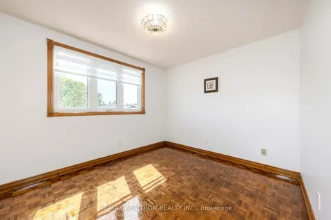 73 Saddle Tree Crescent Vaughan ON L4L 3X4