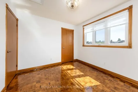 73 Saddle Tree Crescent Vaughan ON L4L 3X4