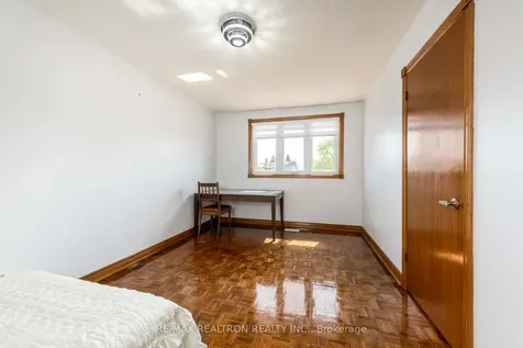 73 Saddle Tree Crescent Vaughan ON L4L 3X4