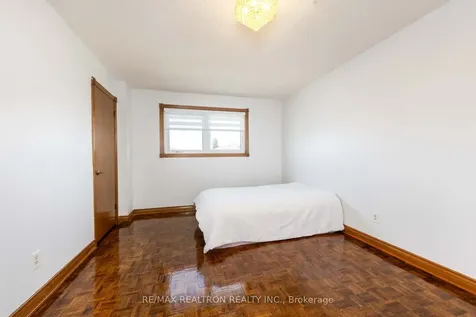 73 Saddle Tree Crescent Vaughan ON L4L 3X4