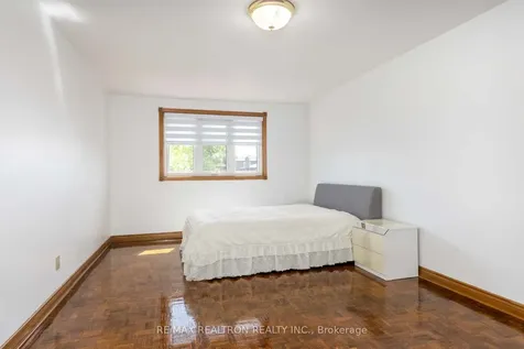 73 Saddle Tree Crescent Vaughan ON L4L 3X4