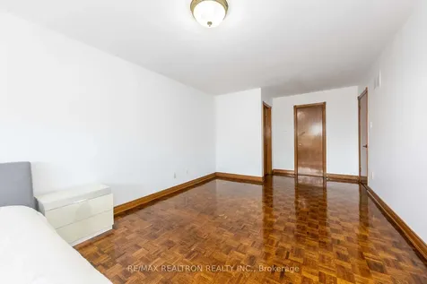 73 Saddle Tree Crescent Vaughan ON L4L 3X4