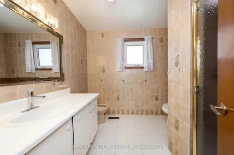 73 Saddle Tree Crescent Vaughan ON L4L 3X4