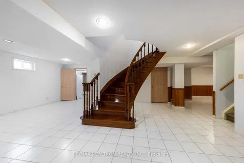 73 Saddle Tree Crescent Vaughan ON L4L 3X4
