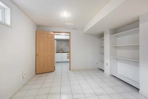 73 Saddle Tree Crescent Vaughan ON L4L 3X4