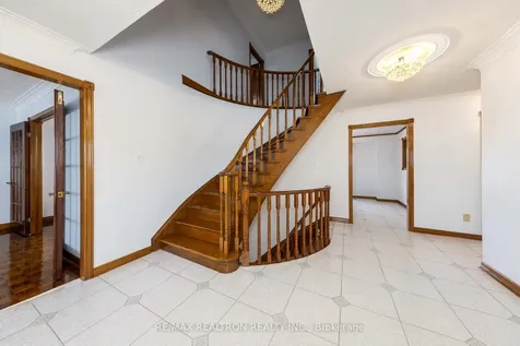 73 Saddle Tree Crescent Vaughan ON L4L 3X4
