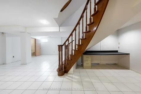 73 Saddle Tree Crescent Vaughan ON L4L 3X4