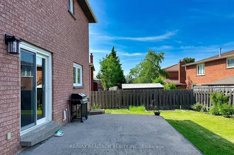 73 Saddle Tree Crescent Vaughan ON L4L 3X4
