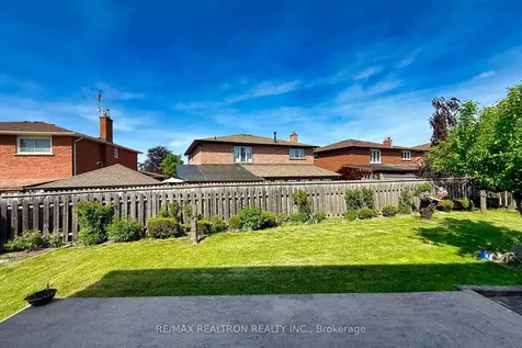 73 Saddle Tree Crescent Vaughan ON L4L 3X4
