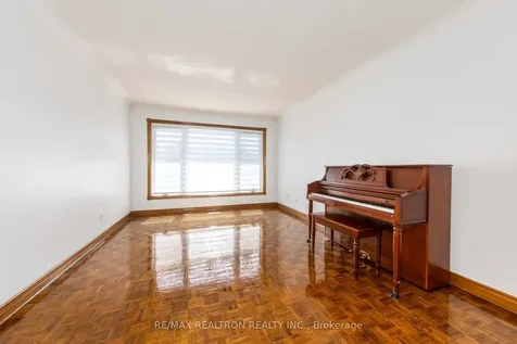 73 Saddle Tree Crescent Vaughan ON L4L 3X4