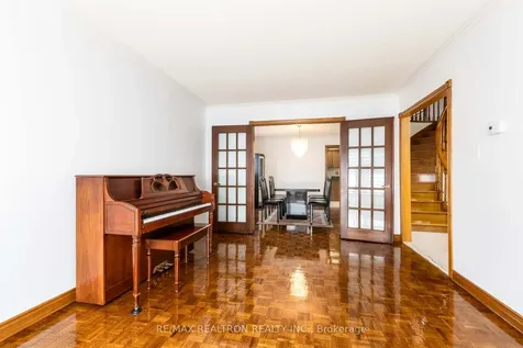 73 Saddle Tree Crescent Vaughan ON L4L 3X4