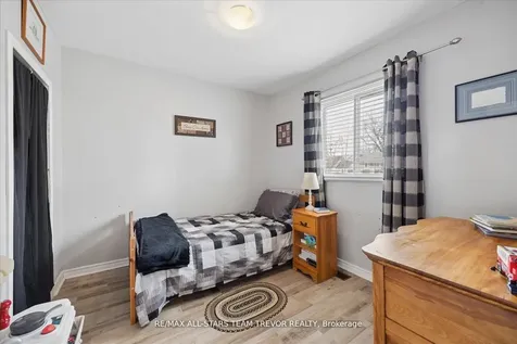 307 Kenwood Avenue Georgina ON L4P 2X6