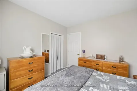 307 Kenwood Avenue Georgina ON L4P 2X6