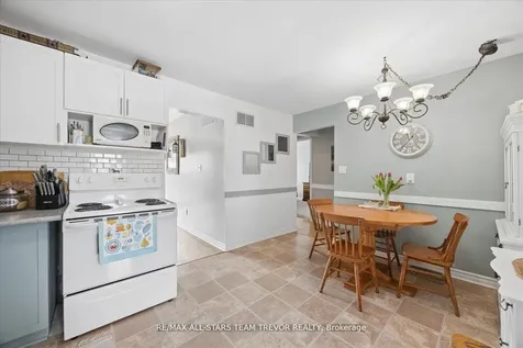 307 Kenwood Avenue Georgina ON L4P 2X6
