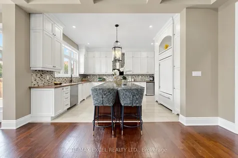 10 Royal West Road Markham ON L6C 0L4