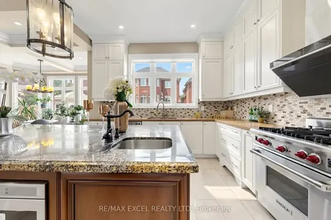 10 Royal West Road Markham ON L6C 0L4