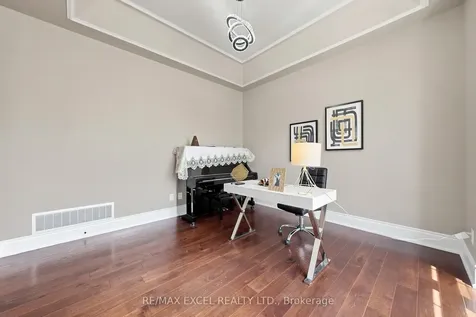 10 Royal West Road Markham ON L6C 0L4