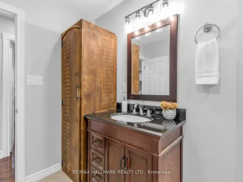 21 Pleasant Avenue East Gwillimbury ON L9N 1A1