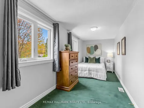 21 Pleasant Avenue East Gwillimbury ON L9N 1A1