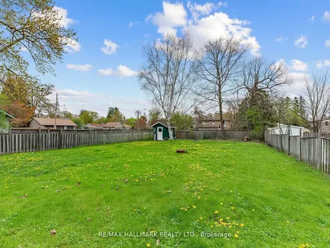 21 Pleasant Avenue East Gwillimbury ON L9N 1A1