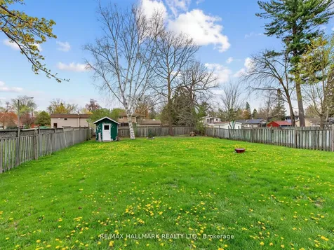 21 Pleasant Avenue East Gwillimbury ON L9N 1A1
