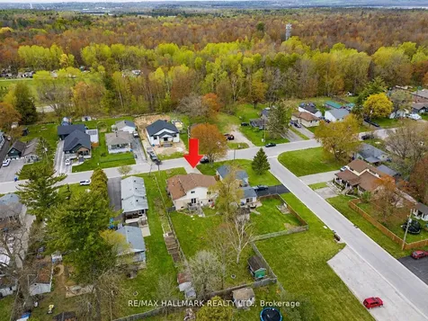 21 Pleasant Avenue East Gwillimbury ON L9N 1A1