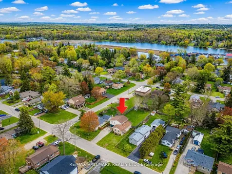 21 Pleasant Avenue East Gwillimbury ON L9N 1A1