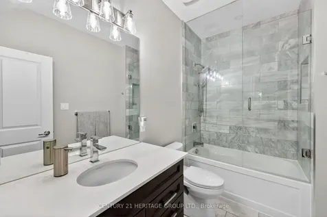 60 Colborne Street Bradford West Gwillimbury ON L3Z 1C5