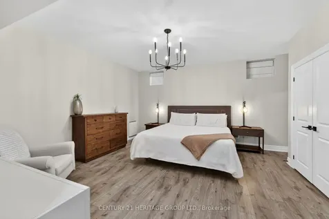 60 Colborne Street Bradford West Gwillimbury ON L3Z 1C5